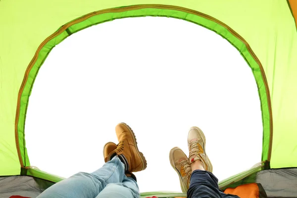 Gros plan de couple en tente de camping sur fond blanc, vue de l'intérieur — Photo