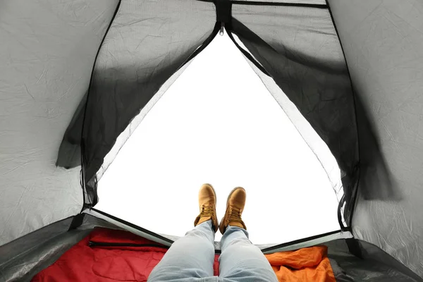 Fechar-se do homem na barraca de acampamento no fundo branco, vista de dentro — Fotografia de Stock