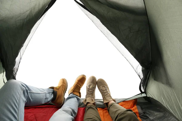 Nahaufnahme eines Paares im Zeltlager auf weißem Hintergrund, Blick von innen — Stockfoto