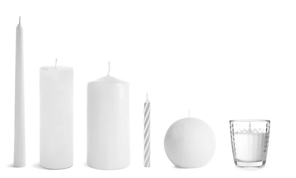Conjunto com velas diferentes no fundo branco — Fotografia de Stock