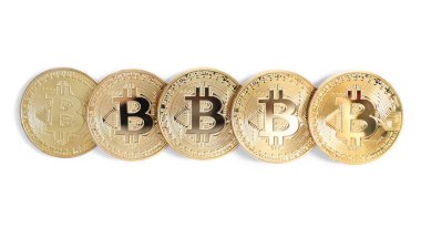 Beyaz, üst görünümde izole Bitcoins satırı. Dijital para birimi