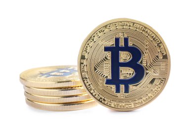 Beyaz üzerinde izole parlak Bitcoins. Dijital para birimi