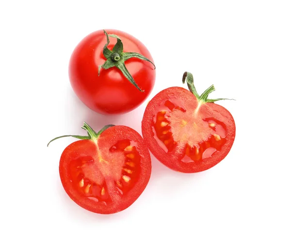 Geschnitten frische Kirschtomaten isoliert auf weiß — Stockfoto