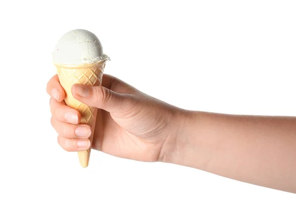 Femme tenant une délicieuse crème glacée dans un cône de gaufre sur fond blanc, gros plan — Photo