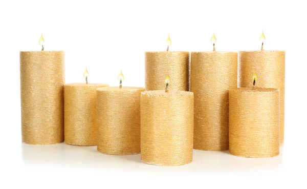 Elegantes velas de oro elegantes sobre fondo blanco. Elemento decorativo — Foto de Stock