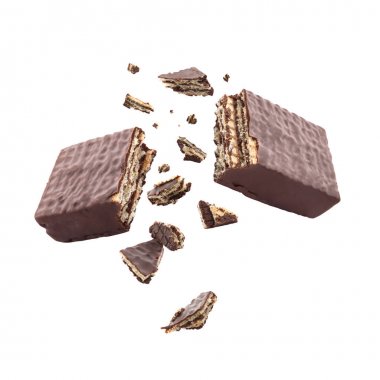 Beyaz arka planda lezzetli kırık çikolata gofret