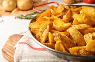 Masada lezzetli fırın pişmiş patates yemek, çekim