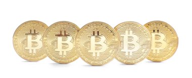 Beyaz üzerinde izole Bitcoins satır. Dijital para birimi