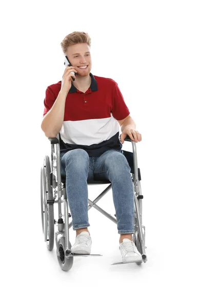 Joven en silla de ruedas hablando por teléfono móvil aislado en blanco — Foto de Stock