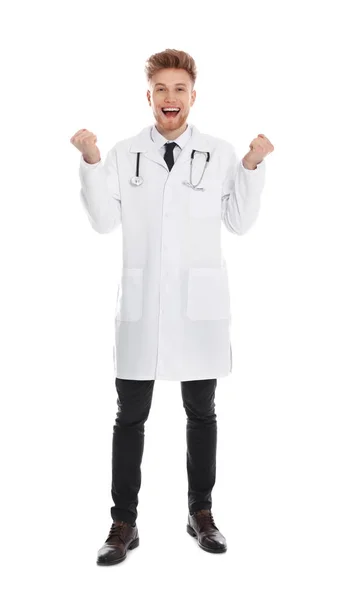 Beyaz üzerinde izole stetoskop ile duygusal tıbbi doktor tam uzunlukta portre — Stok fotoğraf