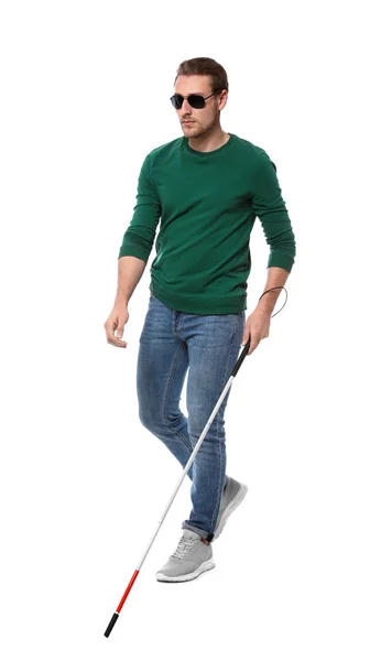 Blinde man in donkere glazen met walking cane op witte achtergrond — Stockfoto