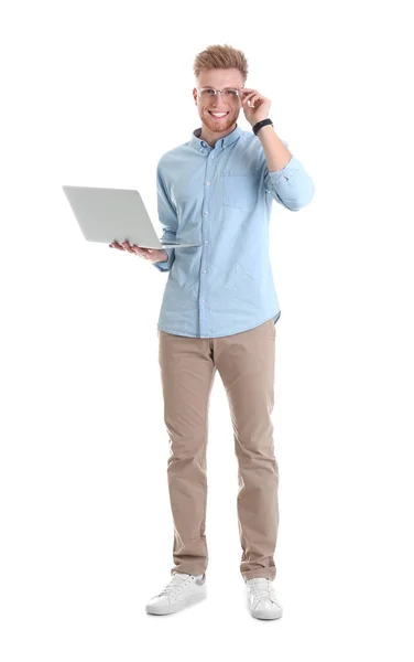 Fiatal férfi laptop fehér háttér — Stock Fotó