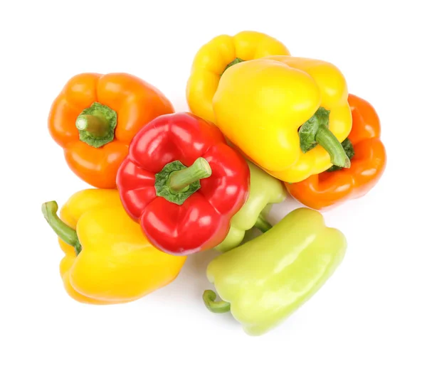 Čerstvě zralé papriky na bílém pozadí, pohled shora — Stock fotografie
