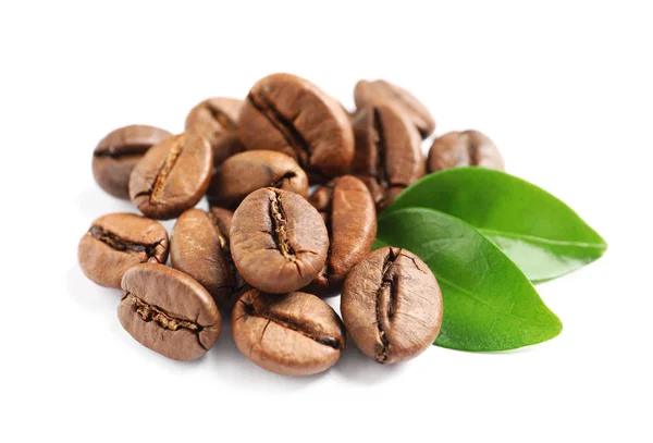 Roasted coffee beans and fresh green leaves on white background — Stock Photo, Image