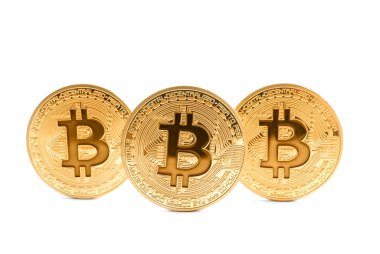 Beyaz üzerinde izole altın Bitcoins. Dijital para birimi