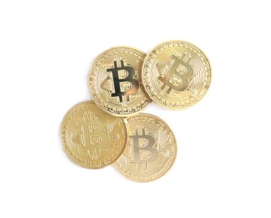 Beyaz, üst görünümde izole Bitcoins yığını. Dijital para birimi
