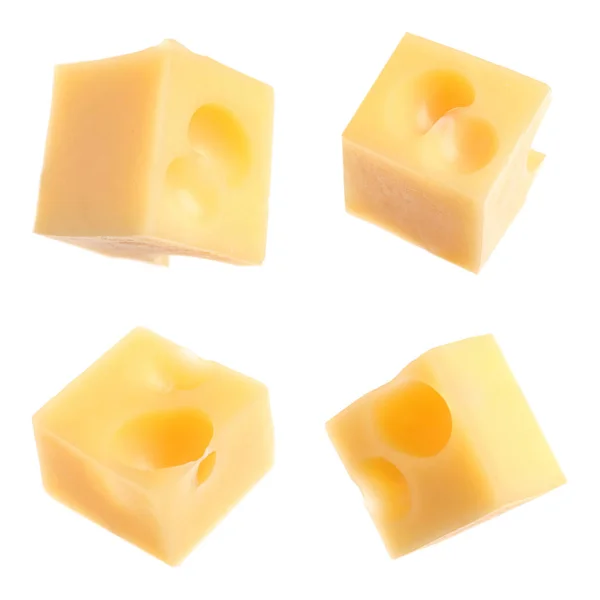 Zestaw pysznych kostek sera na białym tle — Zdjęcie stockowe