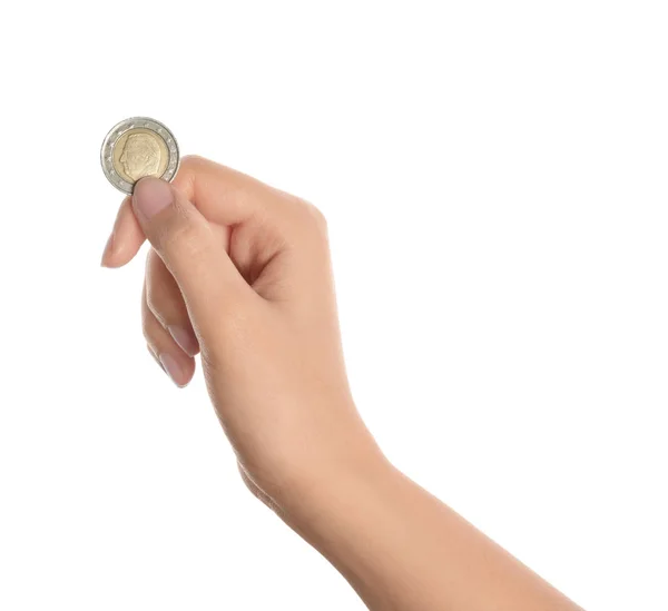 Молода жінка тримає монету ізольовано на білому, крупним планом — стокове фото