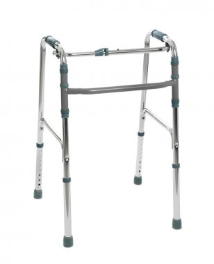 Beyaz üzerine izole edilmiş yeni metal yürüyüş çerçevesi