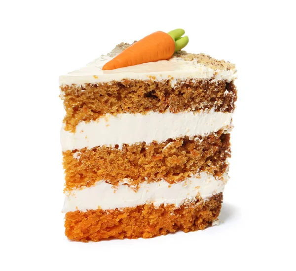 Pedazo de pastel de zanahoria dulce con deliciosa crema sobre fondo blanco — Foto de Stock