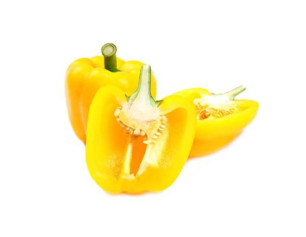 Hela och skära gula paprika på vit bakgrund — Stockfoto