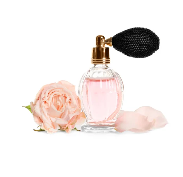 Garrafa de perfume de luxo e bela flor isolada em branco — Fotografia de Stock