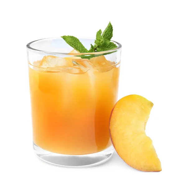 Delicious refreshing peach cocktail in glass and fresh fruit on white background — Stock Photo, Image