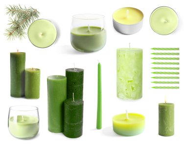 Beyaz arka planda farklı dekoratif balmumu mumlar ile ayarlayın