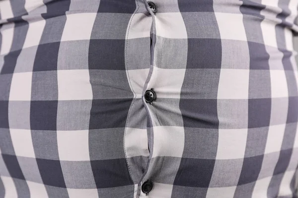 Sobrepeso homem com barriga grande em camisa apertada, close-up — Fotografia de Stock