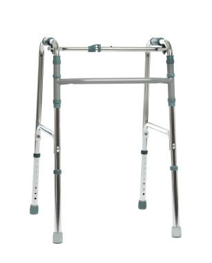 Beyaz üzerine izole edilmiş yeni metal yürüyüş çerçevesi