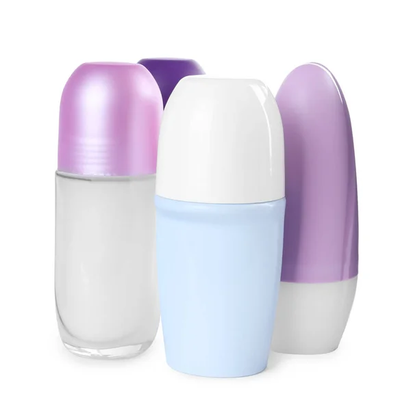 Olika kvinnliga roll-on deodoranter på vit bakgrund. Hudvård — Stockfoto