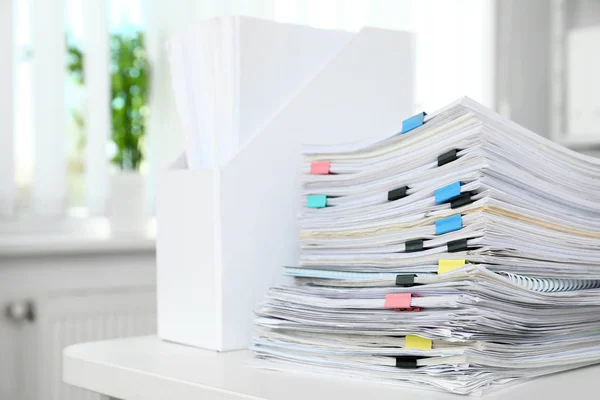 Tabel met veel documenten in Office — Stockfoto