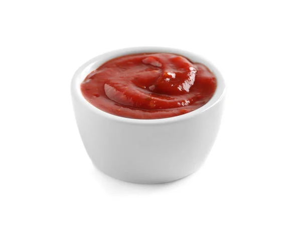 Deliziosa salsa di pomodoro in ciotola su sfondo bianco — Foto Stock