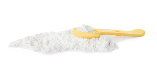 Lžíce a hromádka práškového prachu izolovaná na bílém — Stock fotografie