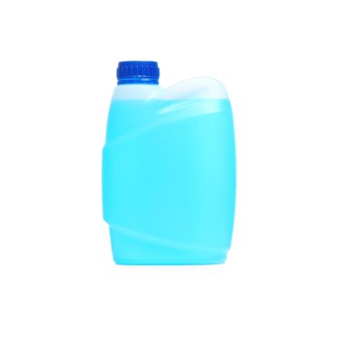 Beyaz arka planda araba için sıvı ile plastik teneke kutu