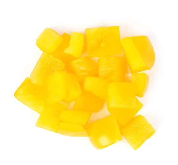 Gewürfelter gelber Paprika isoliert auf weißem — Stockfoto