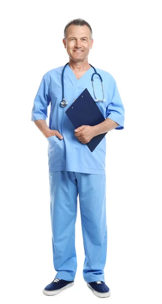 Retrato de comprimento total de médico experiente em uniforme sobre fundo branco. Serviço médico — Fotografia de Stock
