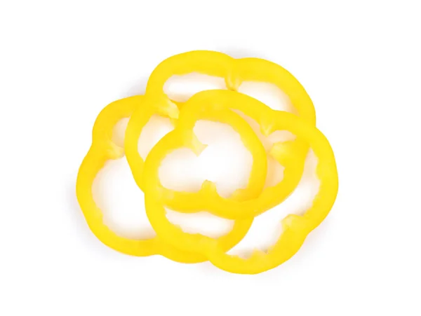 Anéis de pimentão amarelo isolado em branco, vista superior — Fotografia de Stock