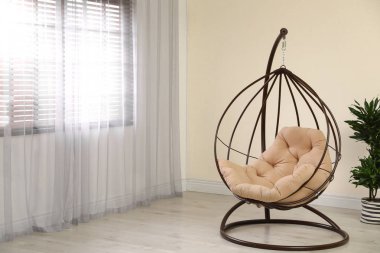 Oda iç yastık ile rahat salıncak sandalye
