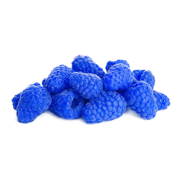 Framboises bleues fraîches sur fond blanc — Photo