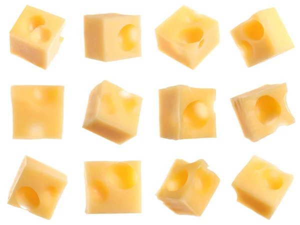 Set de deliciosos cubos de queso sobre fondo blanco —  Fotos de Stock