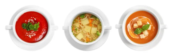 Set mit verschiedenen frischen hausgemachten Suppen auf weißem Hintergrund, Ansicht von oben. Bannerdesign — Stockfoto