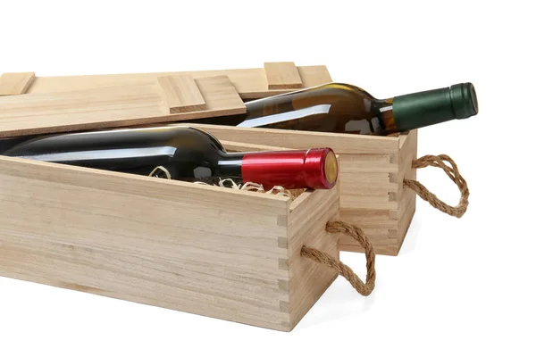 Cajas de madera con vino caro aislado en blanco — Foto de Stock