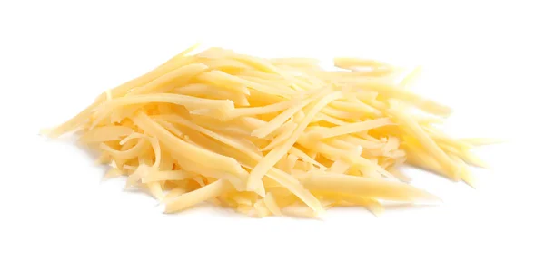Montón de queso rallado delicioso sobre fondo blanco — Foto de Stock