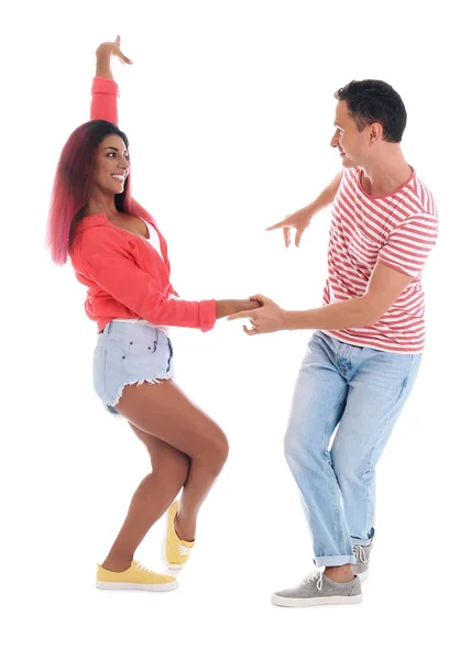 Hermosa pareja encantadora bailando sobre fondo blanco — Foto de Stock