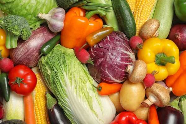 Viele verschiedene reife Gemüsesorten als Hintergrund, Draufsicht — Stockfoto