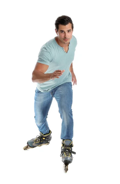흰색 배경에 인라인 롤러 스케이트와 잘 생긴 젊은 남자 — 스톡 사진