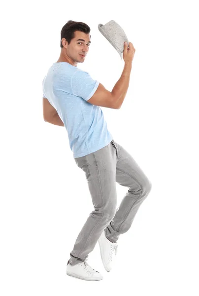 Beau jeune homme avec chapeau dansant sur fond blanc — Photo