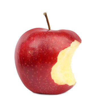 Beyaz arka planda ısırık izi ile olgun sulu kırmızı elma