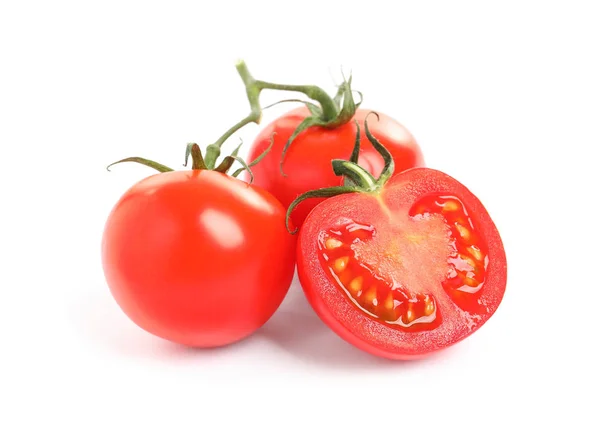 Свежие органические помидоры черри, изолированные на белом — стоковое фото